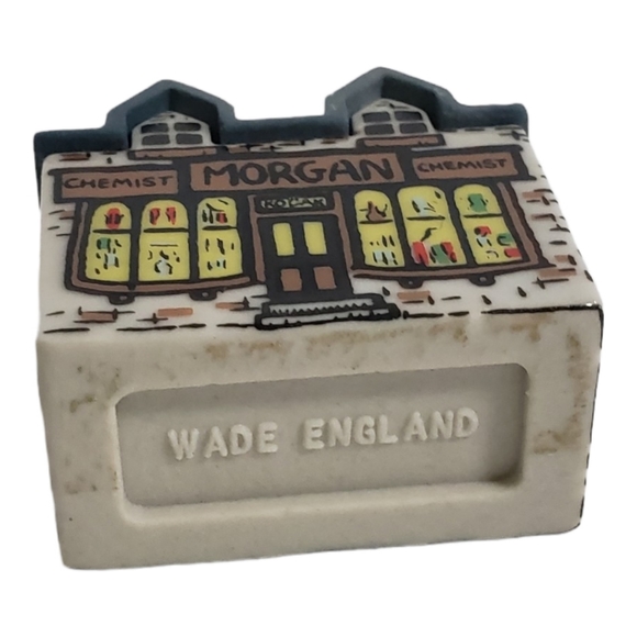 Wade England Figurines Whimsey on Why Morgans' The Chemist #2 - Picture 5 of 11
